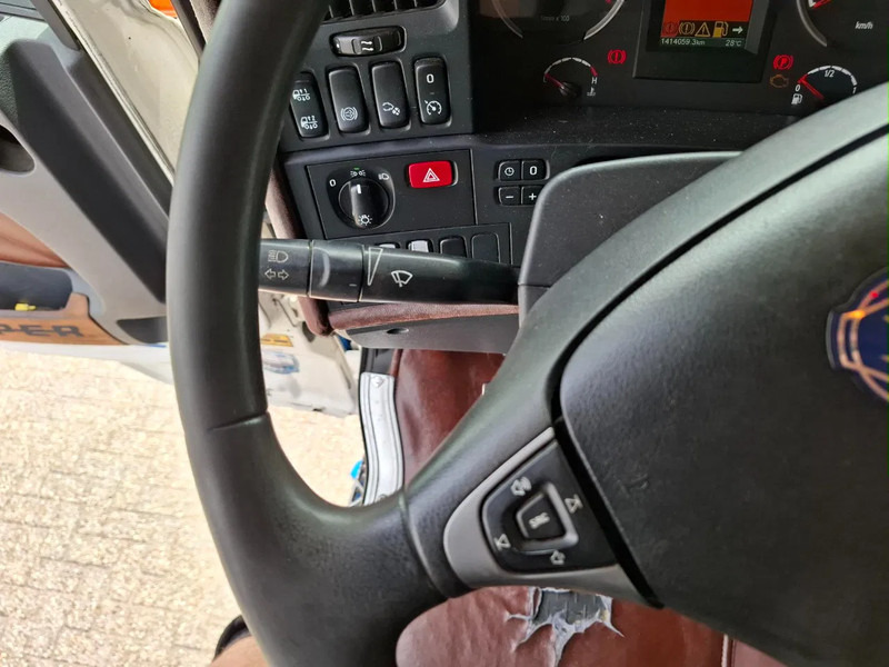 Tractor unit Scania R560 V8 / BOOGIE / HYDRAULICS / FULL-AIR / AUTOMATIC / EURO-5 / 2012: picture 17 Tractor unit Scania R560 V8 / BOOGIE / HYDRAULICS / FULL-AIR / AUTOMATIC / EURO-5 / 2012: picture 17