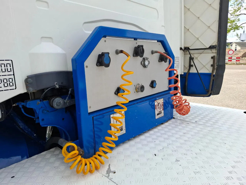 Tractor unit Scania R560 V8 / BOOGIE / HYDRAULICS / FULL-AIR / AUTOMATIC / EURO-5 / 2012: picture 10 Tractor unit Scania R560 V8 / BOOGIE / HYDRAULICS / FULL-AIR / AUTOMATIC / EURO-5 / 2012: picture 10