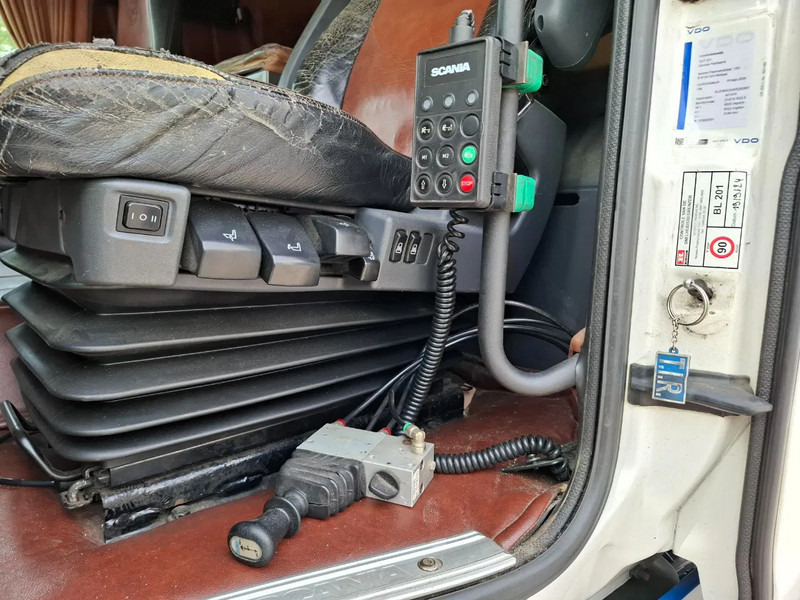 Tractor unit Scania R560 V8 / BOOGIE / HYDRAULICS / FULL-AIR / AUTOMATIC / EURO-5 / 2012: picture 14 Tractor unit Scania R560 V8 / BOOGIE / HYDRAULICS / FULL-AIR / AUTOMATIC / EURO-5 / 2012: picture 14