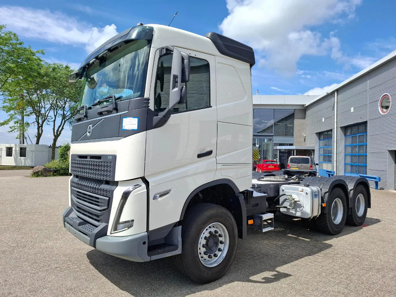 Volvo FH5-500 / 6X4 / RETARDER / HYDRAULICS / ONLY:46190 KM / BIG AXLE / 52 TON / VEB+ / ACC / LWDS / TOP CONDITION / AUTOMATIC / EURO - Tractor unit: picture 1 Volvo FH5-500 / 6X4 / RETARDER / HYDRAULICS / ONLY:46190 KM / BIG AXLE / 52 TON / VEB+ / ACC / LWDS / TOP CONDITION / AUTOMATIC / EURO - Tractor unit: picture 1