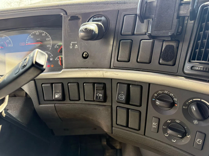 Volvo FH12-420 / CRANE AMCO VEBA V8204S / REMOTE / XENON / AIRCO / ANALOGE TACHO / MANUAL / EURO-3 / 2003 on lease Volvo FH12-420 / CRANE AMCO VEBA V8204S / REMOTE / XENON / AIRCO / ANALOGE TACHO / MANUAL / EURO-3 / 2003: picture 19