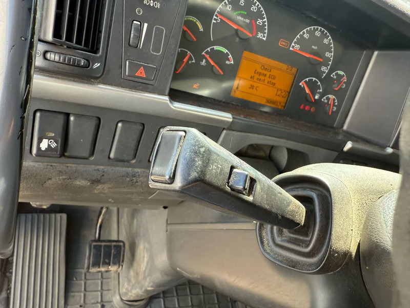 Volvo FH12-420 / CRANE AMCO VEBA V8204S / REMOTE / XENON / AIRCO / ANALOGE TACHO / MANUAL / EURO-3 / 2003 on lease Volvo FH12-420 / CRANE AMCO VEBA V8204S / REMOTE / XENON / AIRCO / ANALOGE TACHO / MANUAL / EURO-3 / 2003: picture 15