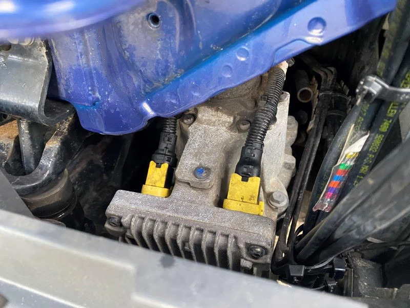 Tipper Volvo FH4-540 / VEB+ / ACC / LWDS / 3SIDE TIPPER / DYNAMIC STEERING / LEATHER / FULL-AIR / AUTOMATIC / EURO-6 / 2017: picture 16 Tipper Volvo FH4-540 / VEB+ / ACC / LWDS / 3SIDE TIPPER / DYNAMIC STEERING / LEATHER / FULL-AIR / AUTOMATIC / EURO-6 / 2017: picture 16