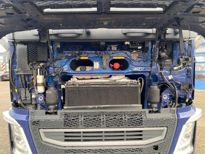 Tipper Volvo FH4-540 / VEB+ / ACC / LWDS / 3SIDE TIPPER / DYNAMIC STEERING / LEATHER / FULL-AIR / AUTOMATIC / EURO-6 / 2017: picture 15 Tipper Volvo FH4-540 / VEB+ / ACC / LWDS / 3SIDE TIPPER / DYNAMIC STEERING / LEATHER / FULL-AIR / AUTOMATIC / EURO-6 / 2017: picture 15