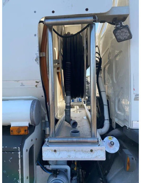 Tank truck Volvo FL7-290 / 5 COMPARTIMENTS / 13000 LITER TOTAL / PUMP / AUTOMATIC / EURO-5 / 2009: picture 15 Tank truck Volvo FL7-290 / 5 COMPARTIMENTS / 13000 LITER TOTAL / PUMP / AUTOMATIC / EURO-5 / 2009: picture 15