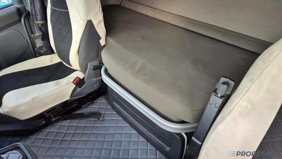 SCANIA R450 N320 HIGH LINE EURO 6 - Tractor unit: picture 5 SCANIA R450 N320 HIGH LINE EURO 6 - Tractor unit: picture 5