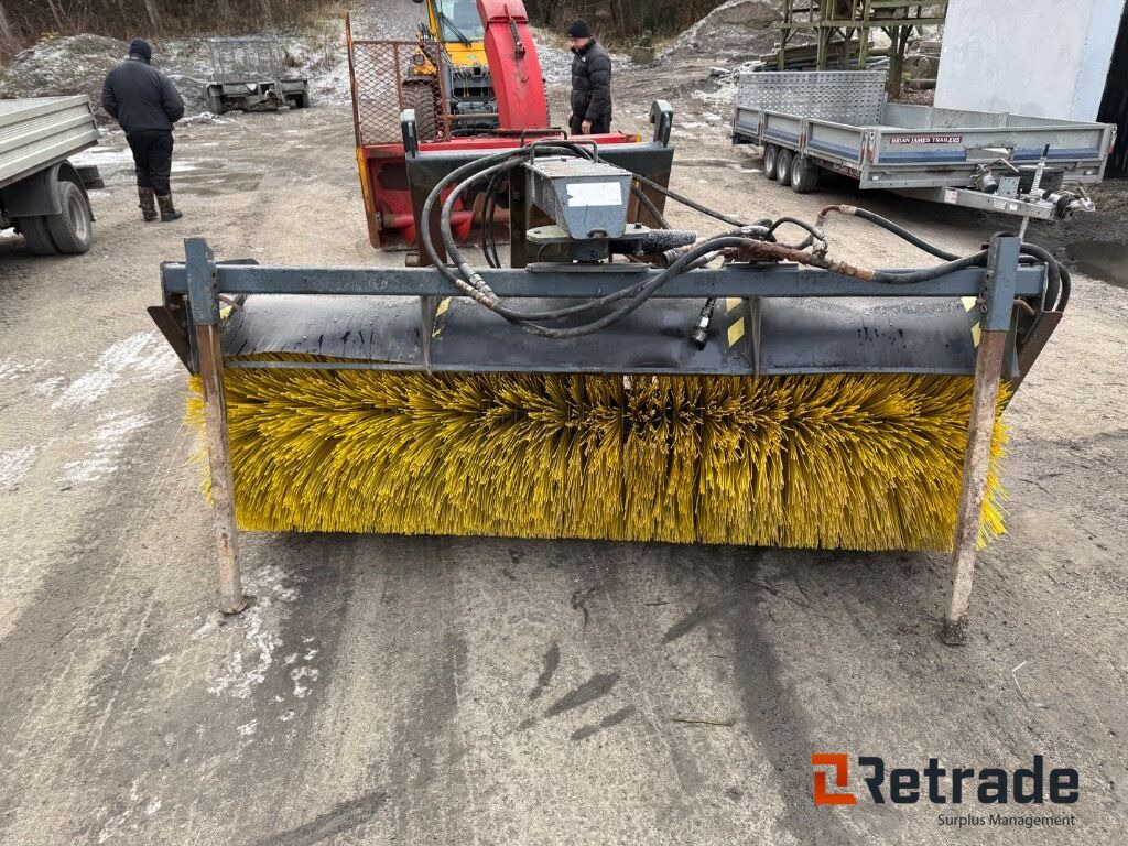 Feiekost AH2500S nylig service klar til bruk - Construction machinery: picture 2 Feiekost AH2500S nylig service klar til bruk - Construction machinery: picture 2