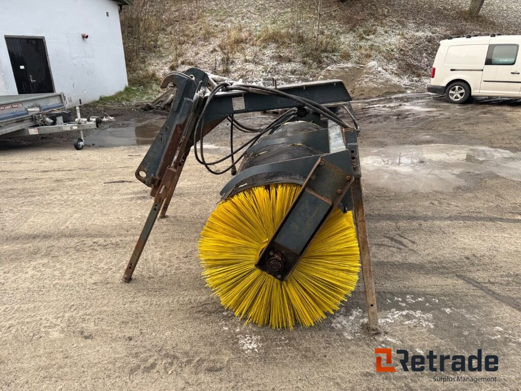 Feiekost AH2500S nylig service klar til bruk - Construction machinery: picture 4 Feiekost AH2500S nylig service klar til bruk - Construction machinery: picture 4