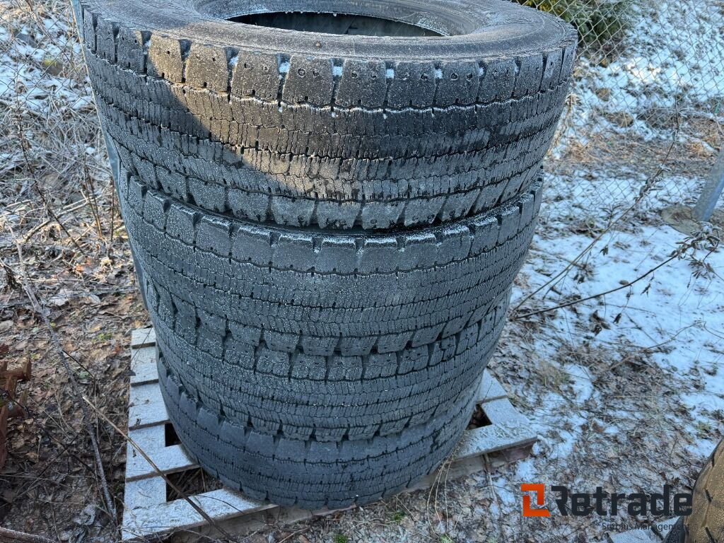Wheel and tire package for Truck Parti med däck och fälg Volvo lastbil: picture 18