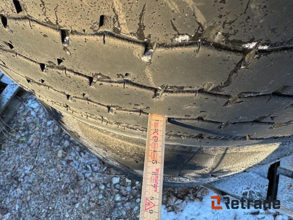 Wheel and tire package for Truck Parti med däck och fälg Volvo lastbil: picture 9