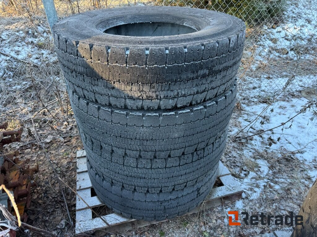 Wheel and tire package for Truck Parti med däck och fälg Volvo lastbil: picture 12