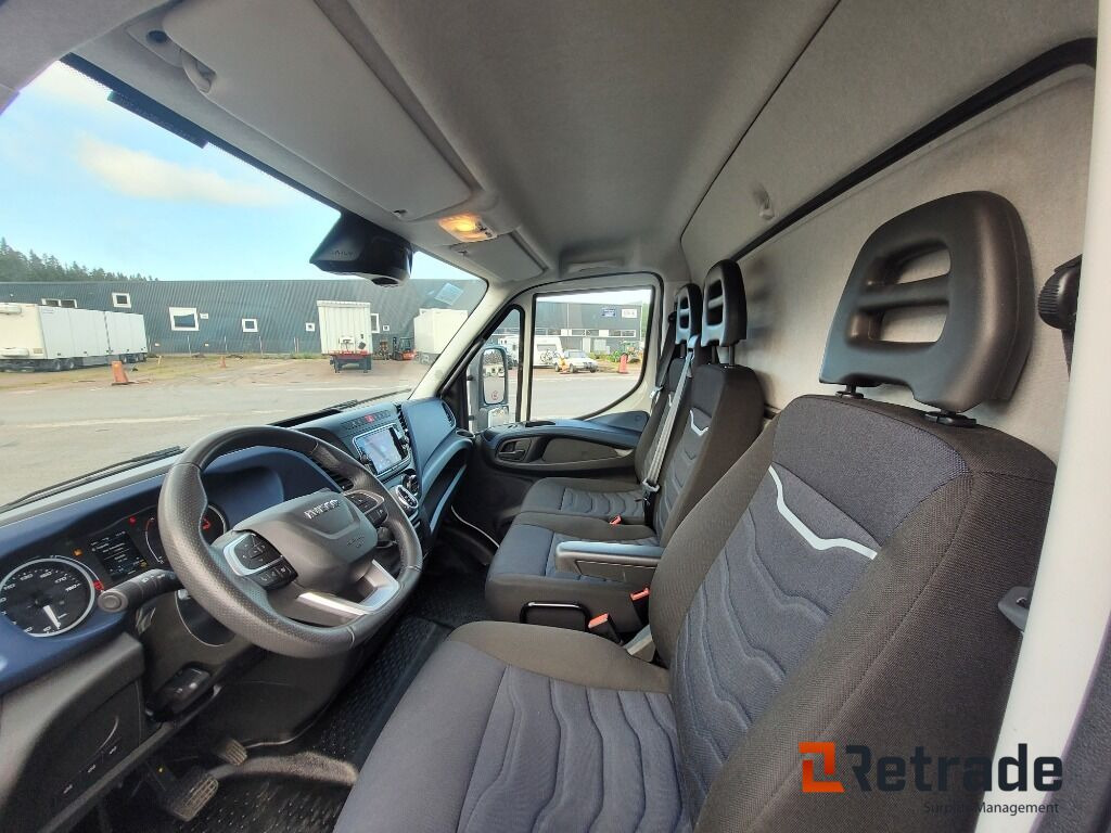 Skåpbil med bak-gavellyft Iveco Daily 72-180 Låga mil , nyskick - Box van: picture 5 Skåpbil med bak-gavellyft Iveco Daily 72-180 Låga mil , nyskick - Box van: picture 5