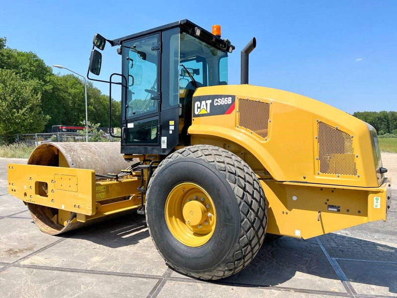 Cat CS66B - Excellent Condition / Low Hours / CE - Roller: picture 3 Cat CS66B - Excellent Condition / Low Hours / CE - Roller: picture 3