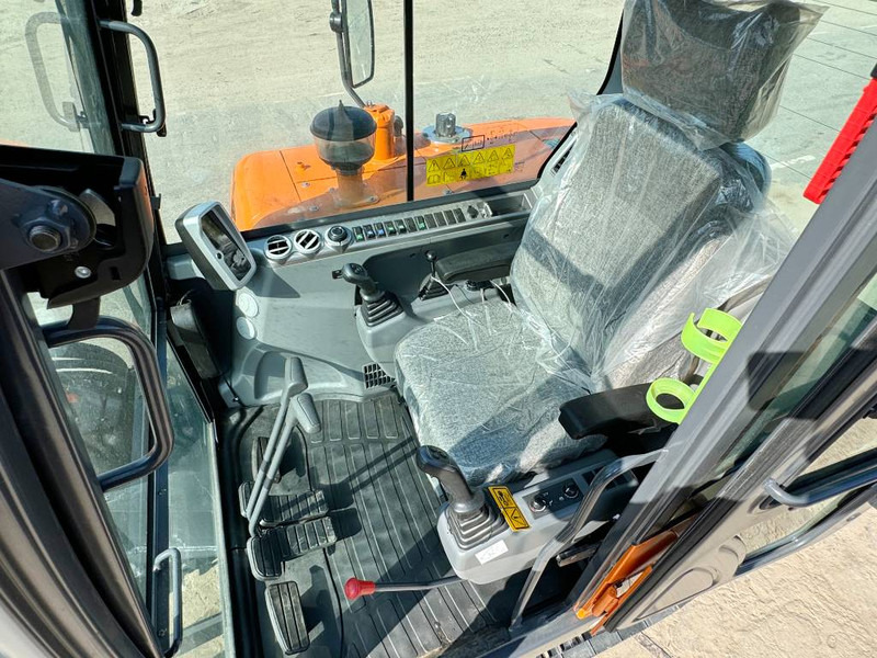New Mini excavator Develon DX60E-10N - New / Unused / 2024 Model: picture 7
