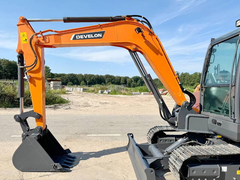 New Mini excavator Develon DX60E-10N - New / Unused / 2024 Model: picture 9