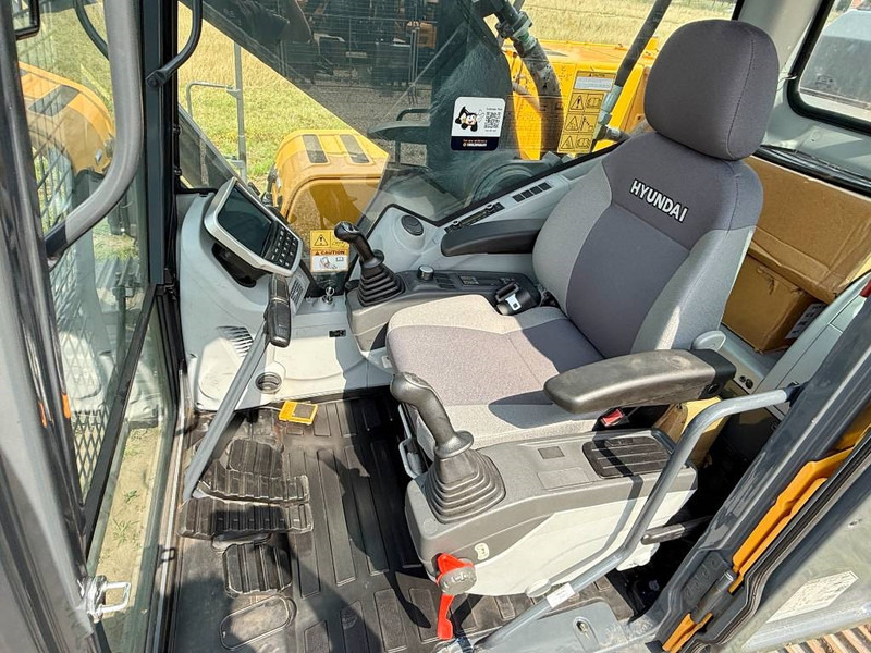 Crawler excavator Hyundai HX360L - New / Unused / Hammer Lines: picture 8 Crawler excavator Hyundai HX360L - New / Unused / Hammer Lines: picture 8