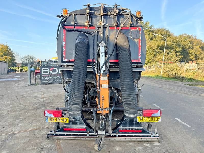 MAN MAN TGS18.320 - Dutch Sweeper Truck / Kehrwagen - Road sweeper: picture 4 MAN MAN TGS18.320 - Dutch Sweeper Truck / Kehrwagen - Road sweeper: picture 4