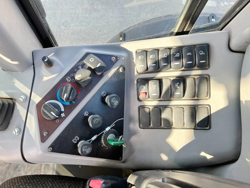 Grader Volvo G946B 6x6 AWD - EPA Certified: picture 10 Grader Volvo G946B 6x6 AWD - EPA Certified: picture 10