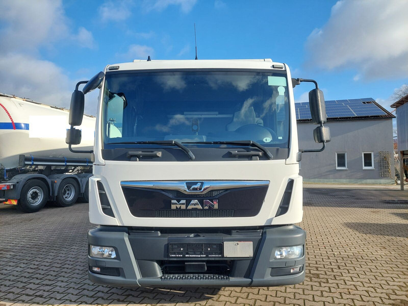 MAN TGL 8.190 L gFH Koffer LBW AHK (25) TÜV NEU - Box truck: picture 3 MAN TGL 8.190 L gFH Koffer LBW AHK (25) TÜV NEU - Box truck: picture 3