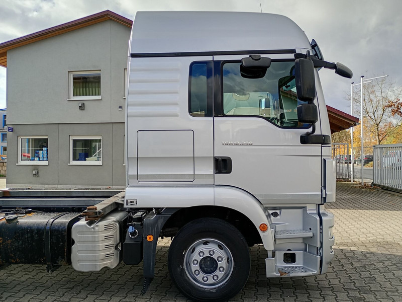 MAN TGM 12.290 BDF Euro 6 4x2 AHK (37) - Cab chassis truck: picture 5 MAN TGM 12.290 BDF Euro 6 4x2 AHK (37) - Cab chassis truck: picture 5