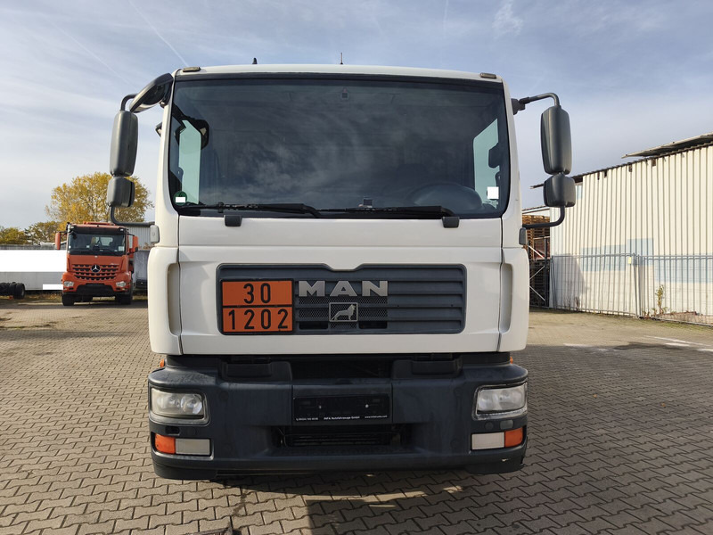 MAN TGM 18.240 - Tank truck: picture 3 MAN TGM 18.240 - Tank truck: picture 3