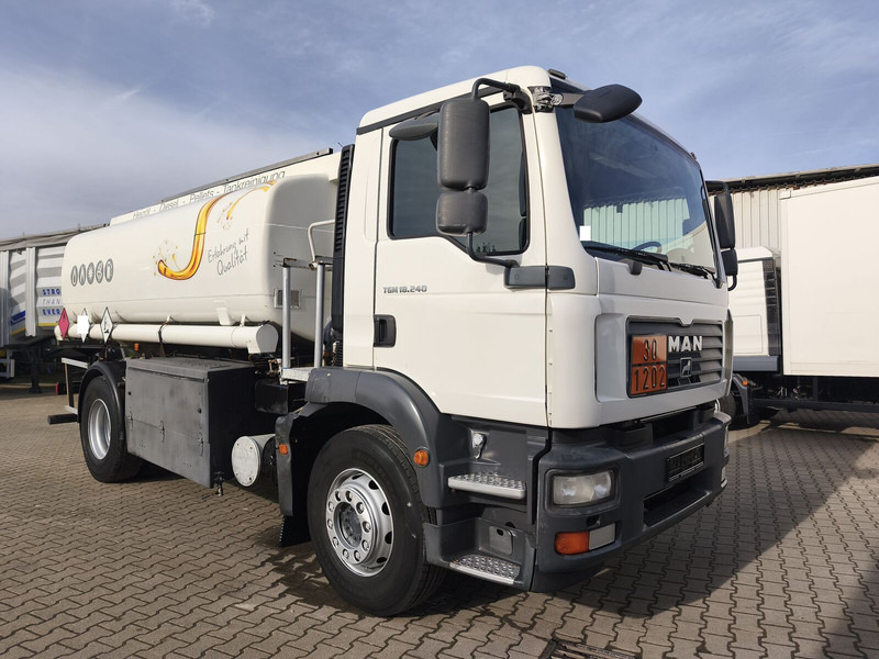 MAN TGM 18.240 - Tank truck: picture 2 MAN TGM 18.240 - Tank truck: picture 2