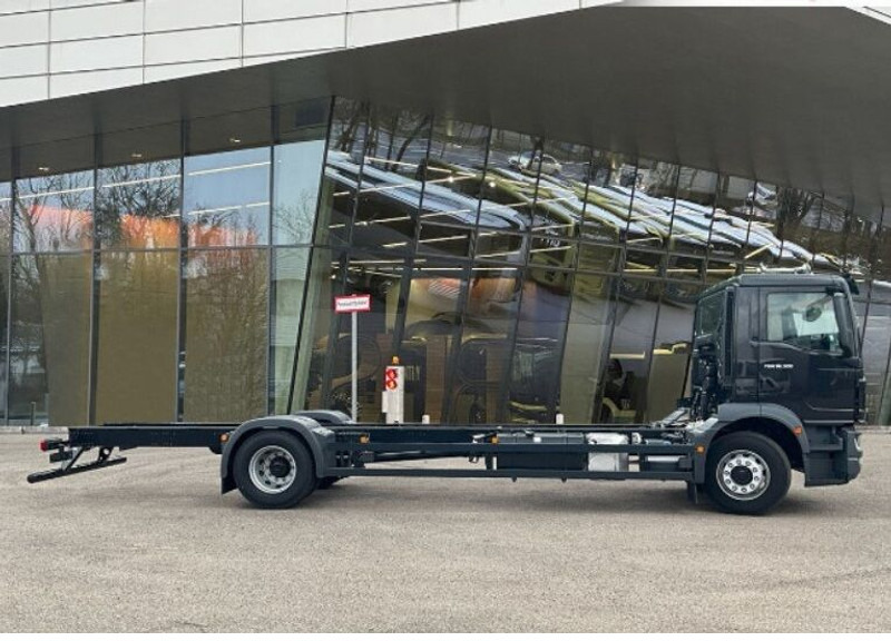 MAN TGM 18.320 4x2 BL CH Fahrgestell Euro 6 NEU Rechtslenker - Cab chassis truck: picture 4 MAN TGM 18.320 4x2 BL CH Fahrgestell Euro 6 NEU Rechtslenker - Cab chassis truck: picture 4