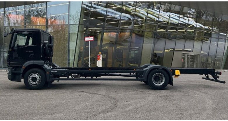 MAN TGM 18.320 4x2BL CH Fahrgestell Euro 6 Rechtslenker NEU - Cab chassis truck: picture 5 MAN TGM 18.320 4x2BL CH Fahrgestell Euro 6 Rechtslenker NEU - Cab chassis truck: picture 5