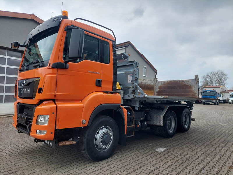 MAN TGS 26.500 6x6 Hydrodrive Schwarzmüller Wechselsystem SZM - Tipper: picture 1 MAN TGS 26.500 6x6 Hydrodrive Schwarzmüller Wechselsystem SZM - Tipper: picture 1
