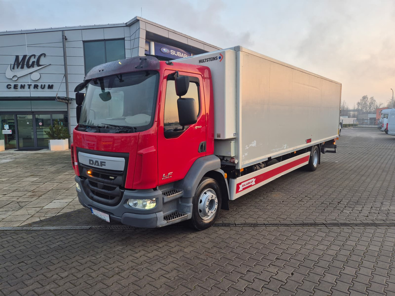 DAF LF 250 LF250I / 1 Owner / Hulsteins / Super Condition - Refrigerator truck: picture 1 DAF LF 250 LF250I / 1 Owner / Hulsteins / Super Condition - Refrigerator truck: picture 1