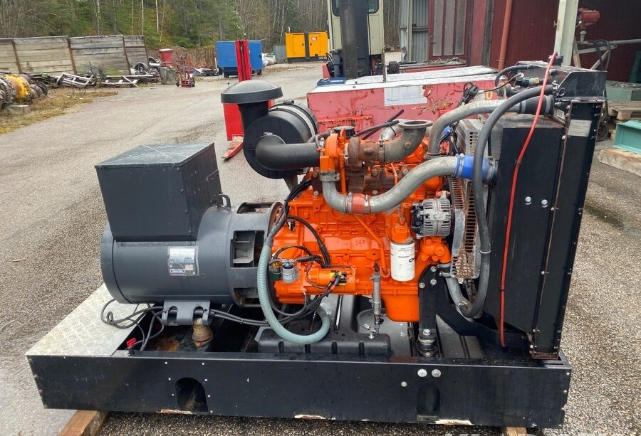 Diversen ECP34 2S4 - Iveco Engine,126kVA,New oils, filters, Mecc Alte ECP34 2S4 - Iveco Engine,126kVA,New oils, filters, Like New - Generator set: picture 3 Diversen ECP34 2S4 - Iveco Engine,126kVA,New oils, filters, Mecc Alte ECP34 2S4 - Iveco Engine,126kVA,New oils, filters, Like New - Generator set: picture 3