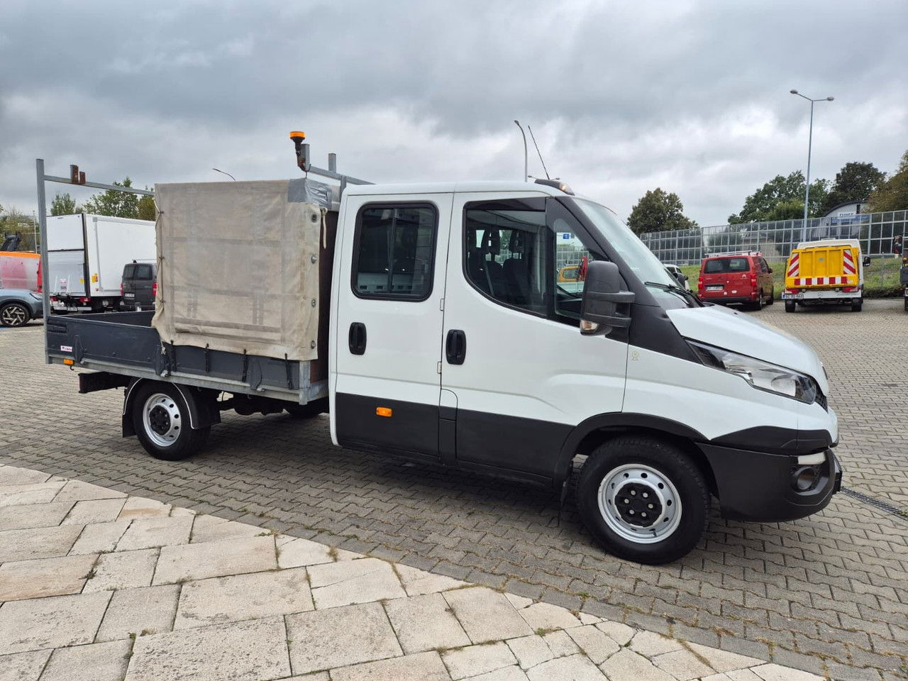 Iveco Daily 35 35S15 / Doka / 1 Owner / LOW KM / 7 Seats - Flatbed van: picture 5 Iveco Daily 35 35S15 / Doka / 1 Owner / LOW KM / 7 Seats - Flatbed van: picture 5