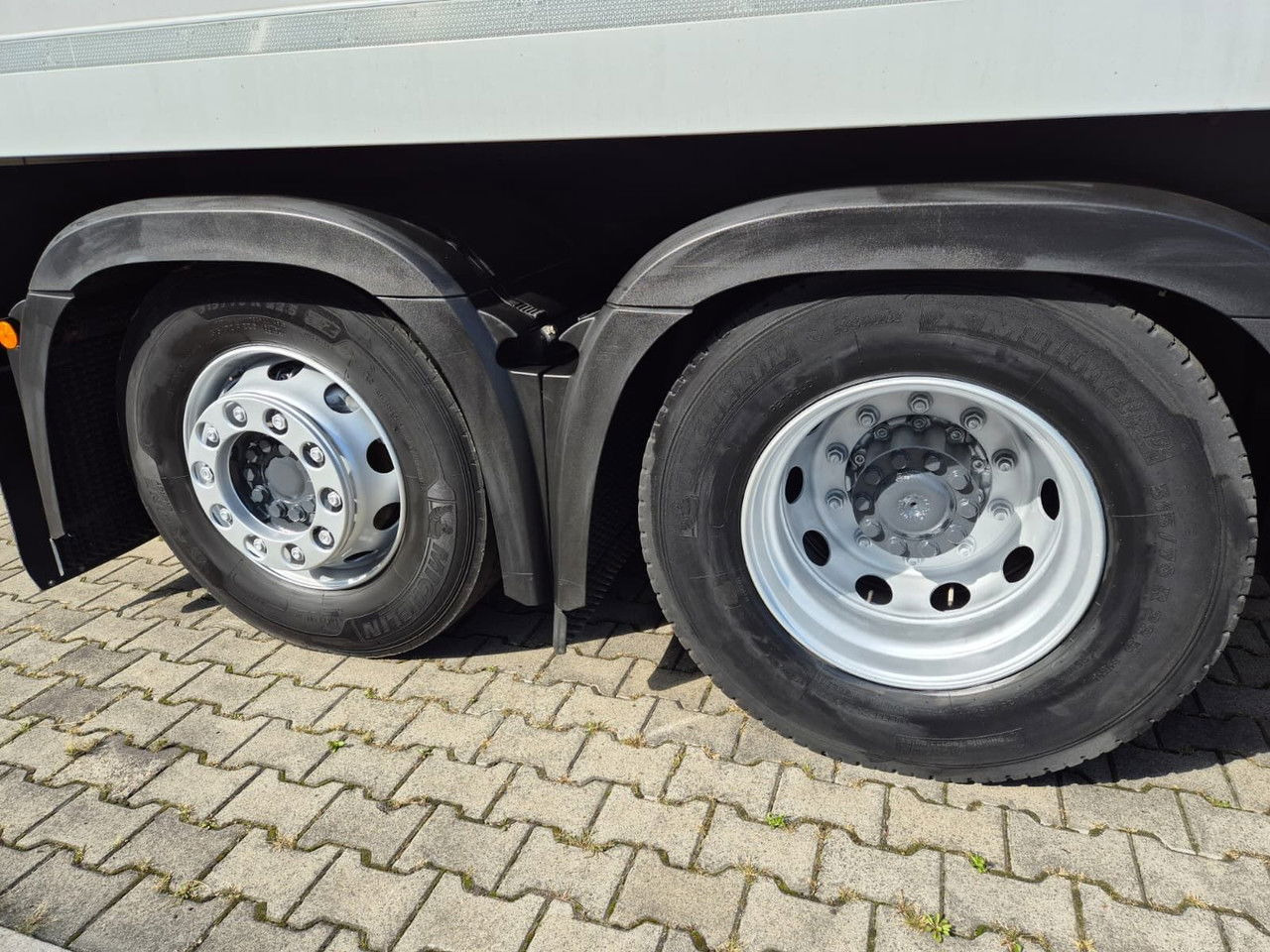 Refrigerator truck Mercedes-Benz Antos 2532 L: picture 25