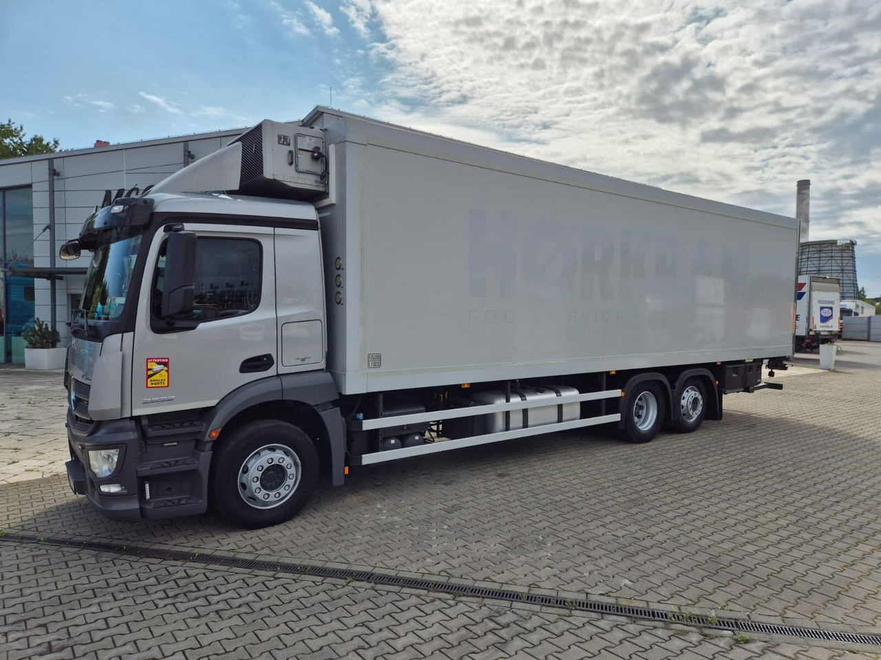 Refrigerator truck Mercedes-Benz Antos 2532 L: picture 13