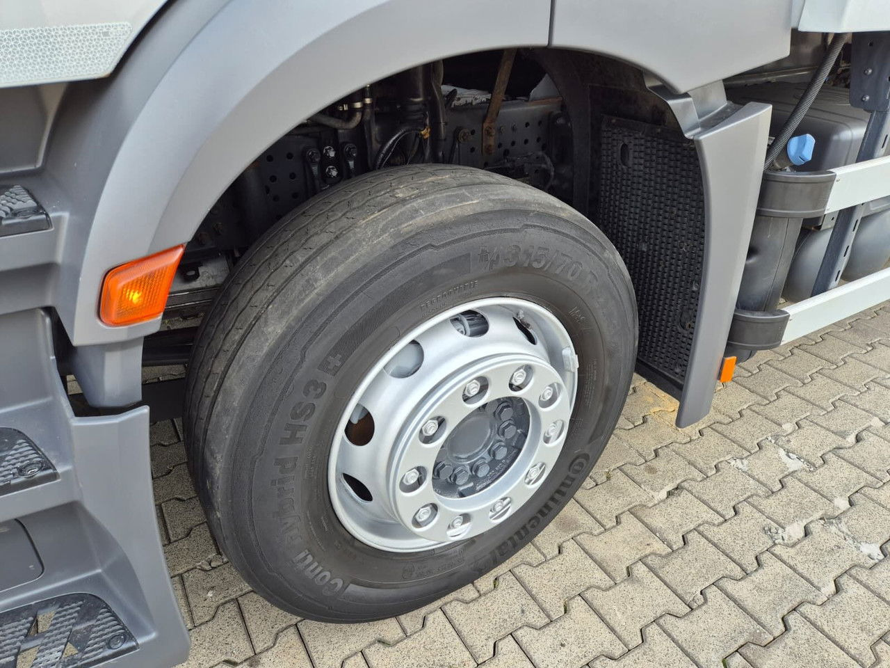 Refrigerator truck Mercedes-Benz Antos 2532 L: picture 14