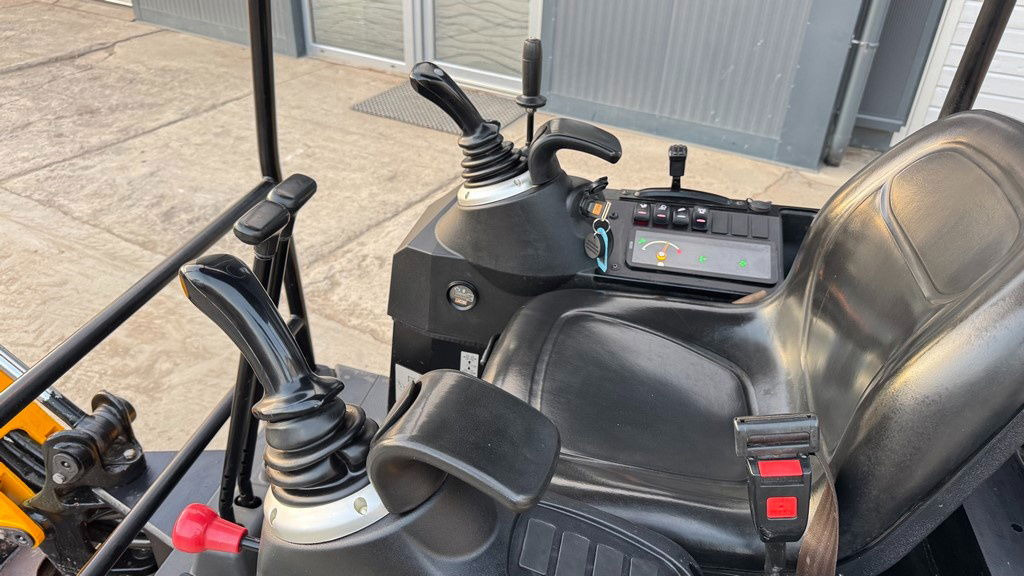 Mini excavator JCB 16C-1 - 2021 Year - 275 Working Hours: picture 12