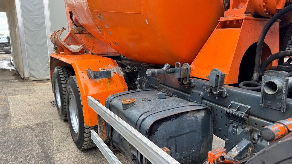 MAN 26.272 6x4 mixer - 7M3 - full spring - Concrete mixer truck: picture 4 MAN 26.272 6x4 mixer - 7M3 - full spring - Concrete mixer truck: picture 4
