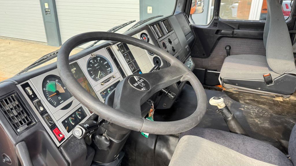 Concrete mixer truck MAN FE 410A 6x4 mixer - 7m3 - euro 3: picture 23