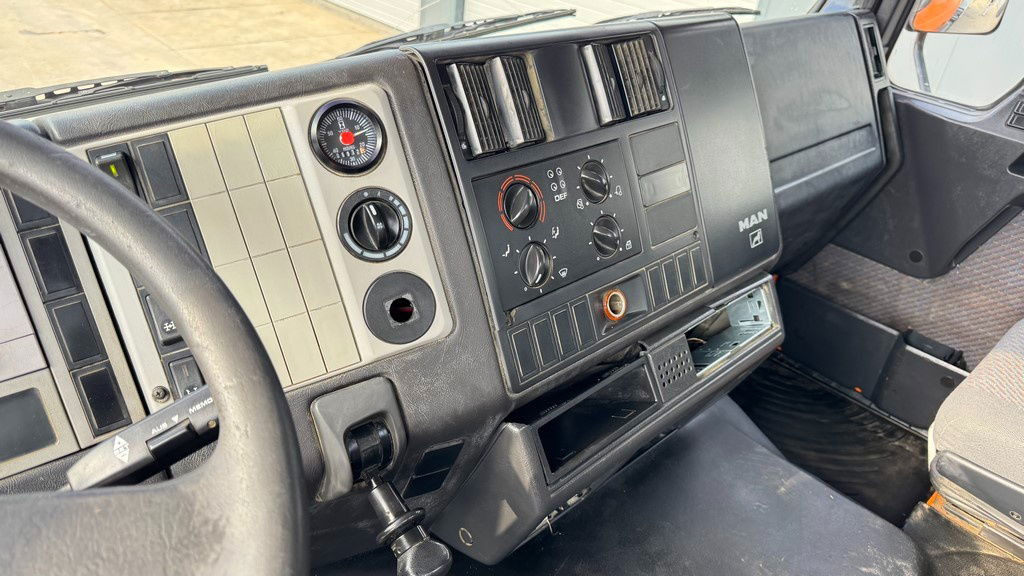 Concrete mixer truck MAN FE 410A 6x4 mixer - 7m3 - euro 3: picture 25