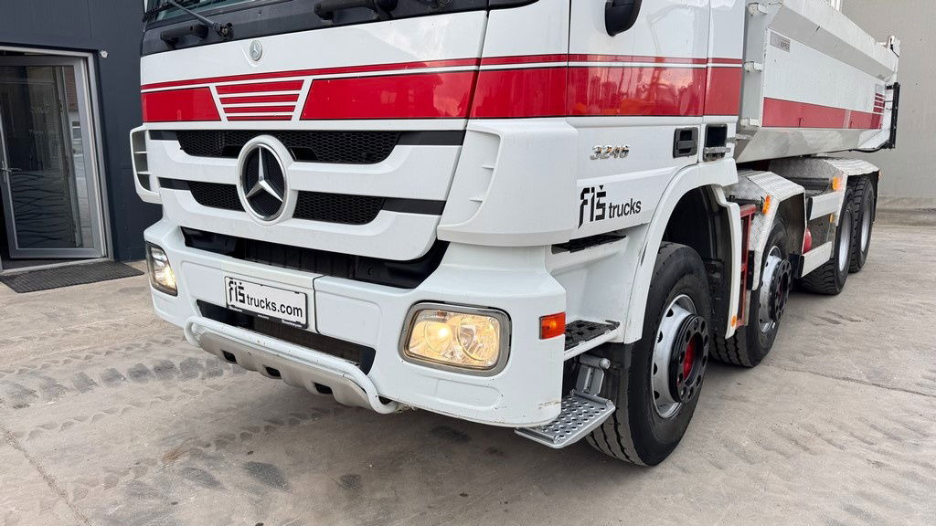 Mercedes-Benz Actros 3246 8X4 mulda tipper - retarder - hydr. back door - Tipper: picture 3 Mercedes-Benz Actros 3246 8X4 mulda tipper - retarder - hydr. back door - Tipper: picture 3