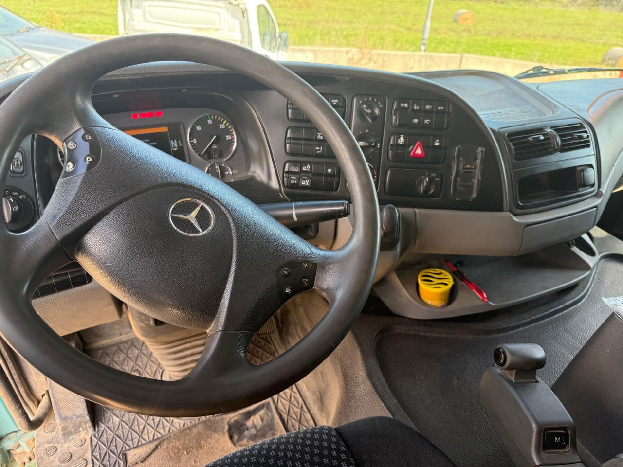 Tipper Mercedes-Benz Actros 4448 10x4 mulda tipper - euro 5 - lifting axle: picture 11 Tipper Mercedes-Benz Actros 4448 10x4 mulda tipper - euro 5 - lifting axle: picture 11