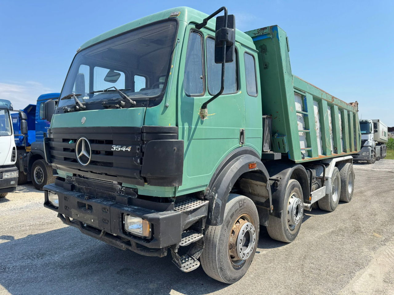 Mercedes-Benz SK 3235 8X4 tipper - V8 - Tipper: picture 1 Mercedes-Benz SK 3235 8X4 tipper - V8 - Tipper: picture 1