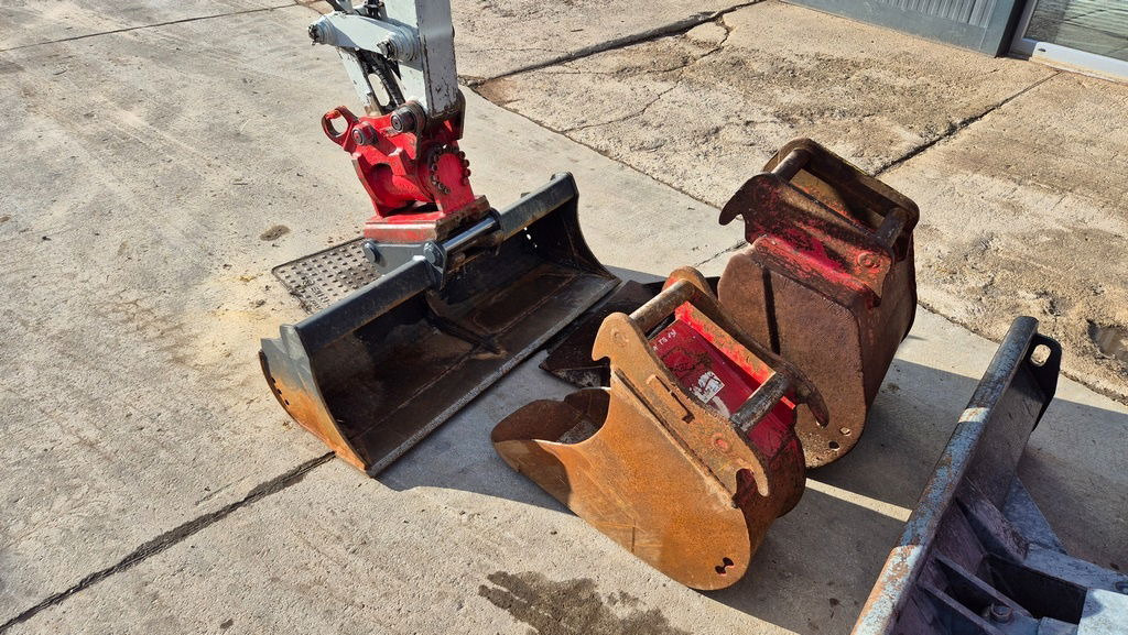 Mini excavator Takeuchi TB138FR - Powertilt - 3X Buckets - 2015 Year: picture 6