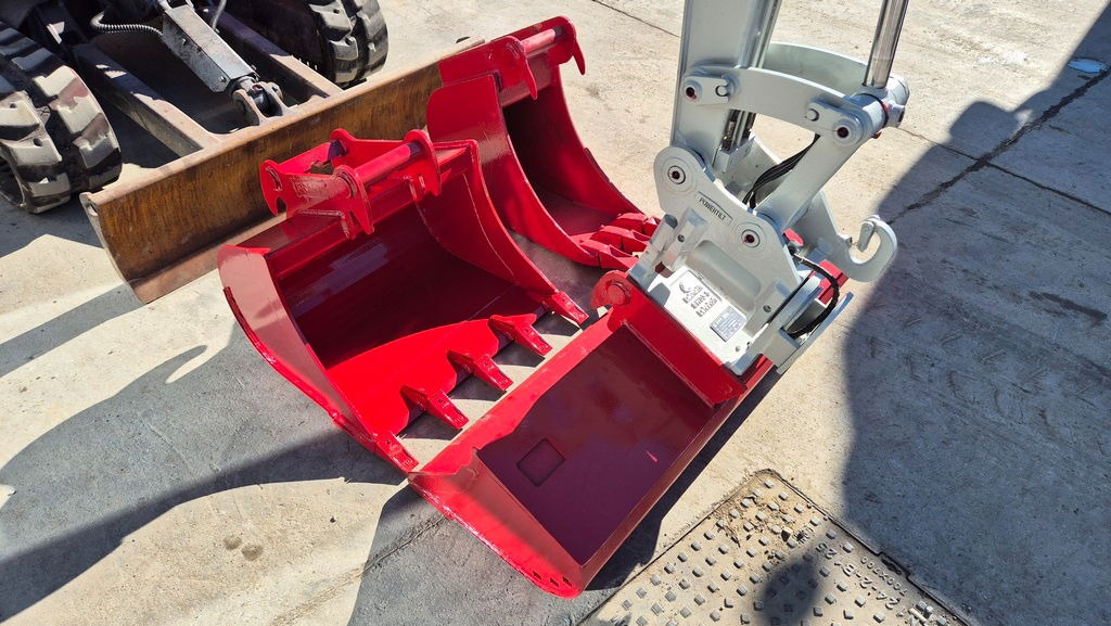 Takeuchi TB230 - Powertilt - 3X Buckets - 2017 Year - TOP Condition - Mini excavator: picture 5 Takeuchi TB230 - Powertilt - 3X Buckets - 2017 Year - TOP Condition - Mini excavator: picture 5