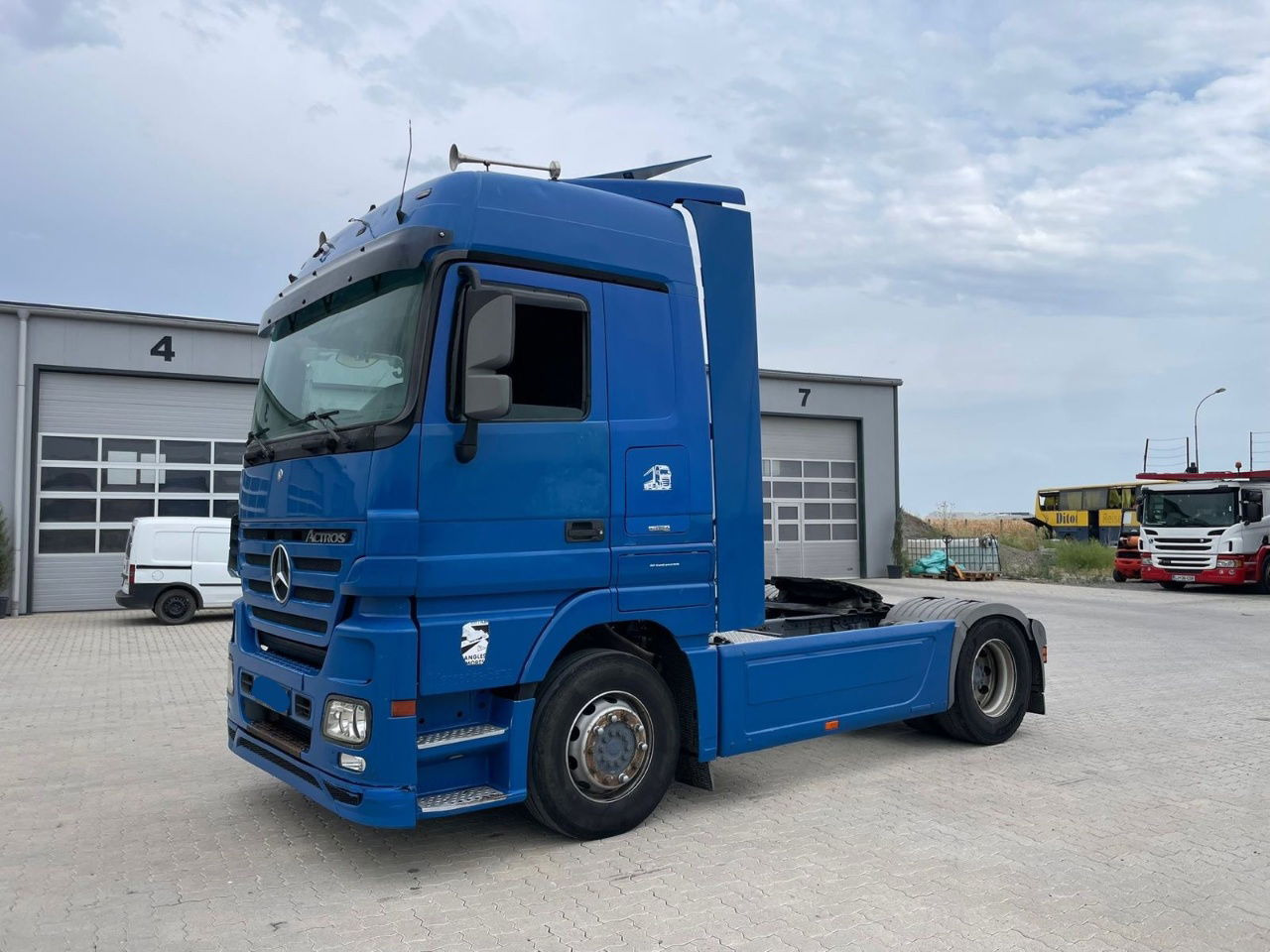 Mercedes-Benz Actros 1844 4x2 tractor unit - retarder - Tractor unit: picture 1 Mercedes-Benz Actros 1844 4x2 tractor unit - retarder - Tractor unit: picture 1