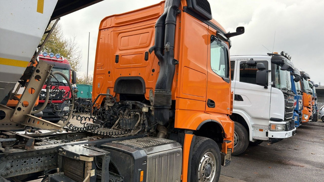 Mercedes-Benz Arocs 1851 LS HAD 4X4 - Euro 6 - retarder - tipper hydraulics - Tractor unit: picture 4 Mercedes-Benz Arocs 1851 LS HAD 4X4 - Euro 6 - retarder - tipper hydraulics - Tractor unit: picture 4