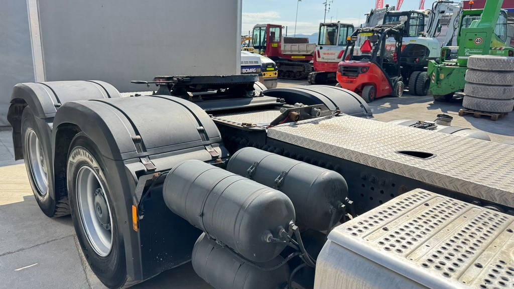 Mercedes-Benz Arocs 3348 6X4 - Euro 6 - retarder - tipper hydraulics - Tractor unit: picture 4 Mercedes-Benz Arocs 3348 6X4 - Euro 6 - retarder - tipper hydraulics - Tractor unit: picture 4