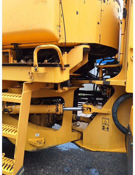 Wheel loader Volvo L220D: picture 9