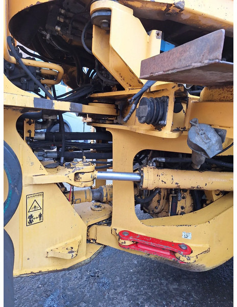 Wheel loader Volvo L220D: picture 8