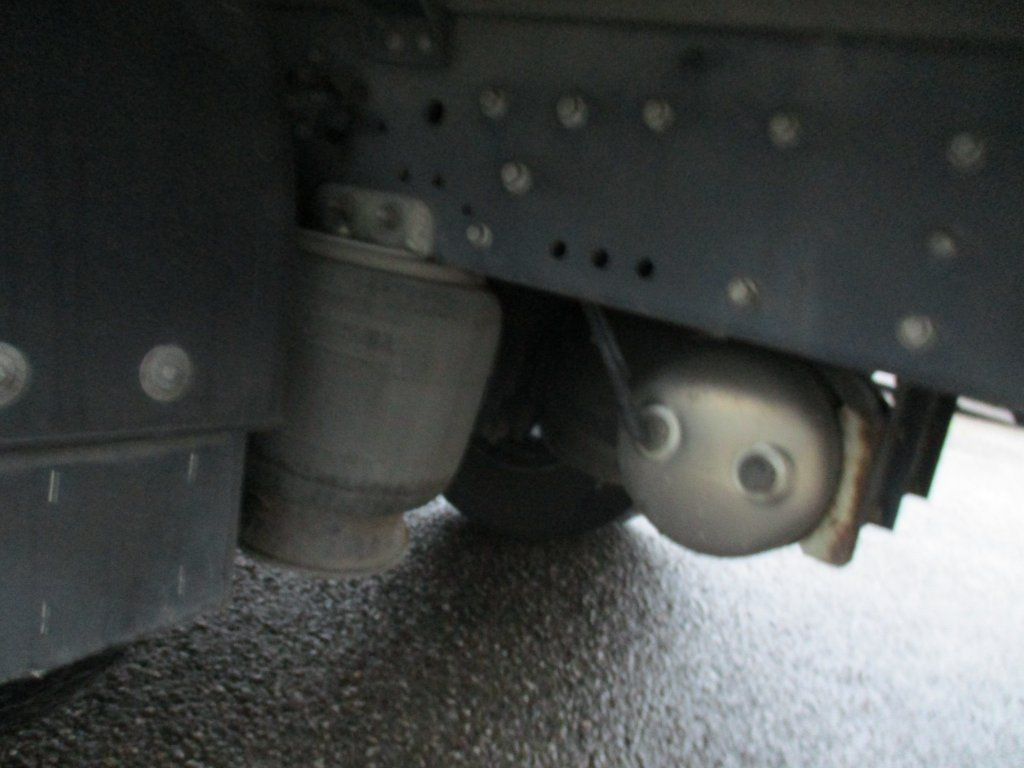 Box truck Iveco 120E25 mit LBW Iveco 120E25 mit LBW: picture 12 Box truck Iveco 120E25 mit LBW Iveco 120E25 mit LBW: picture 12